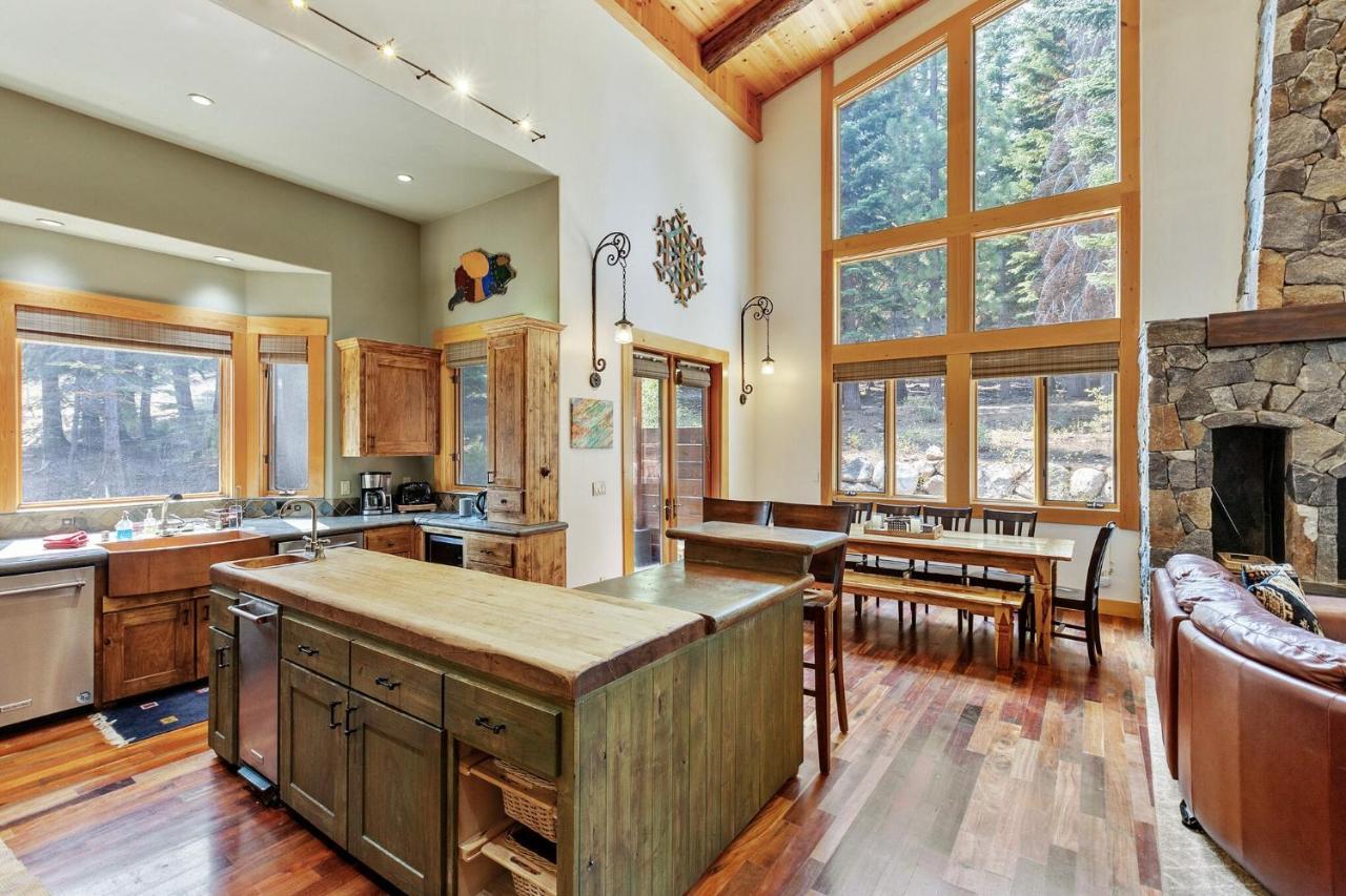Bear Meadows Lodge - Hot Tub - Tahoe Donner Home ทรักกี ภายนอก รูปภาพ