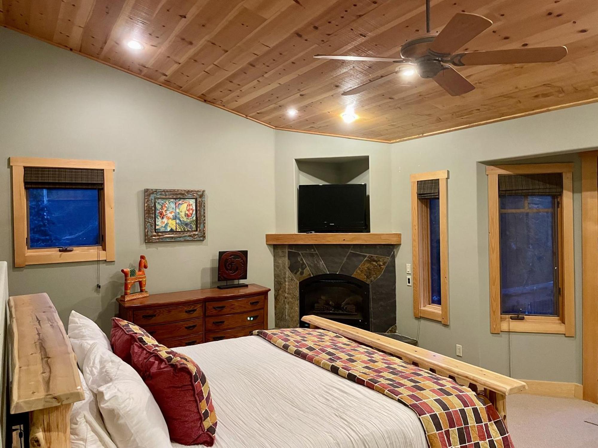 Bear Meadows Lodge - Hot Tub - Tahoe Donner Home ทรักกี ภายนอก รูปภาพ